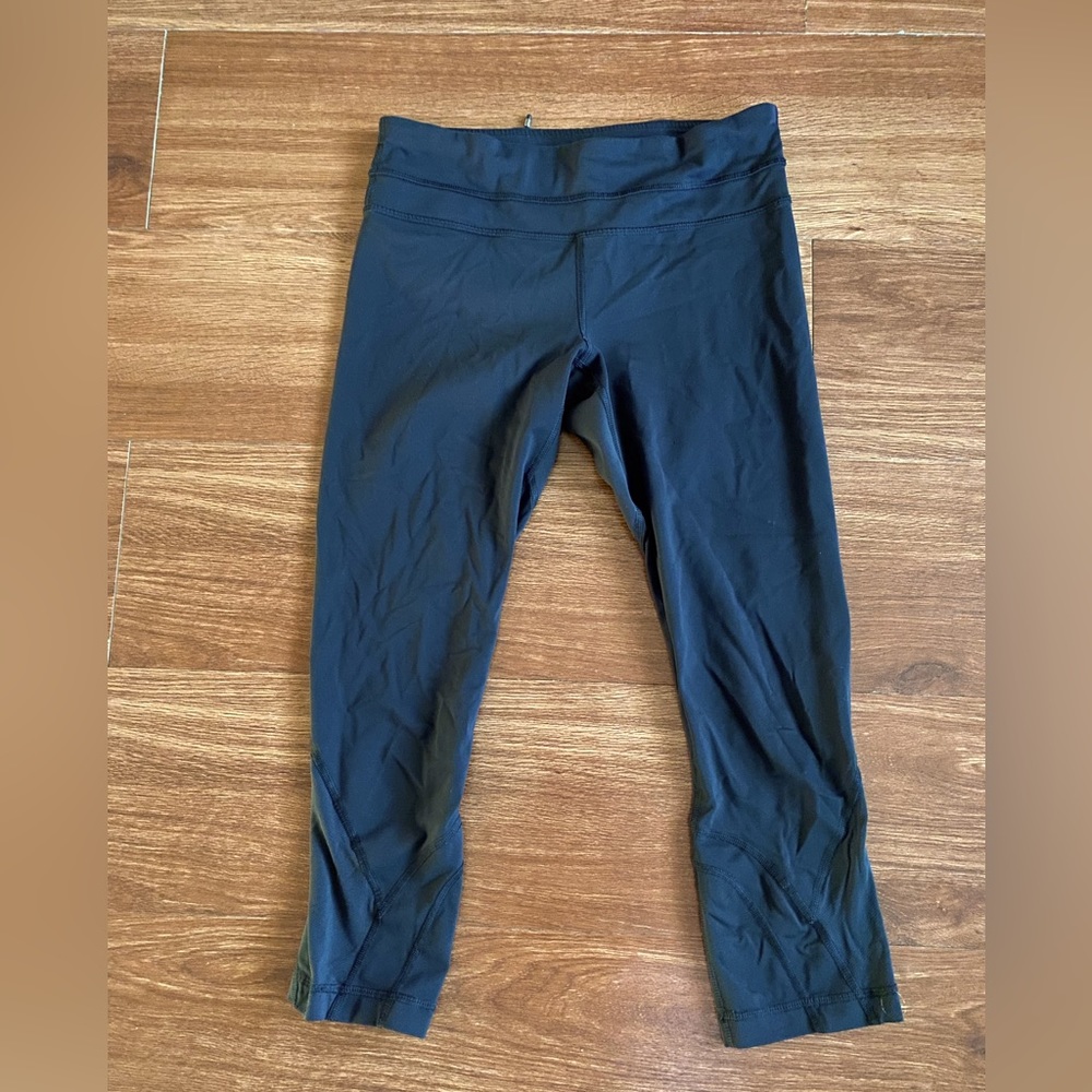 Black cropped lululemon leggings low rise size 6